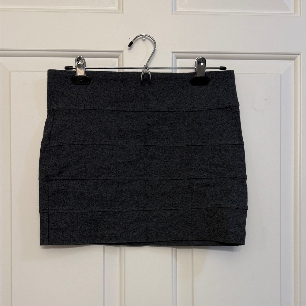 Aeropostale Classic Gray Women's Mini Skirt Size: M